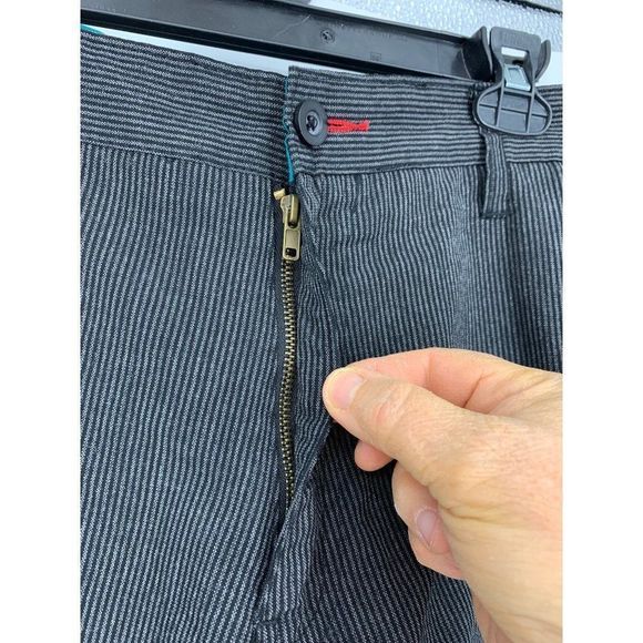 Mens Burnside Bermuda Shorts Black Pinstripe Size 30 100% Cotton 0989 - Picture 4 of 7